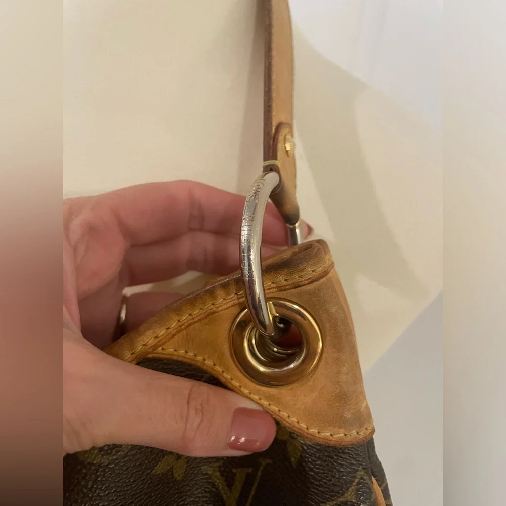 Authentic Louis Vuitton Monogram Galleria Pm - Picture 4 of 15